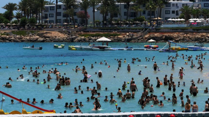 Ανθεκτικός ο τουρισμός – Αύξηση αφίξεων και νέο ρεκόρ παρά τον πόλεμο των 12 ημερών