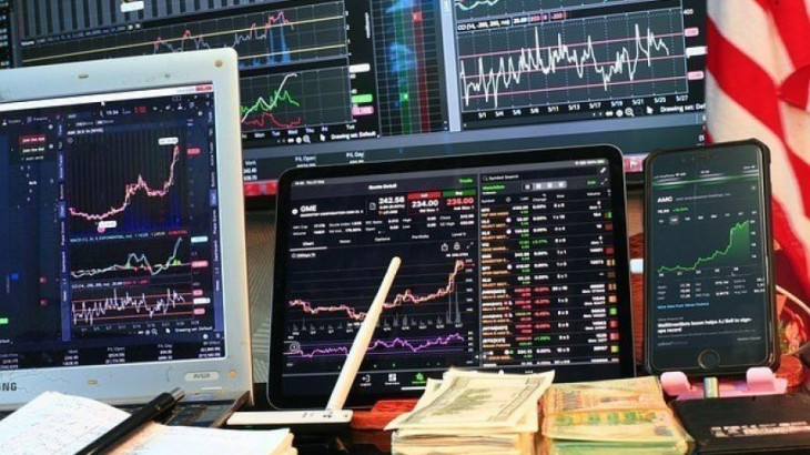 Τραμπ–Κουκ & Μπαϊρού πιέζουν τα ευρωπαϊκά χρηματιστήρια – Υποχωρεί 2% ο CAC 40