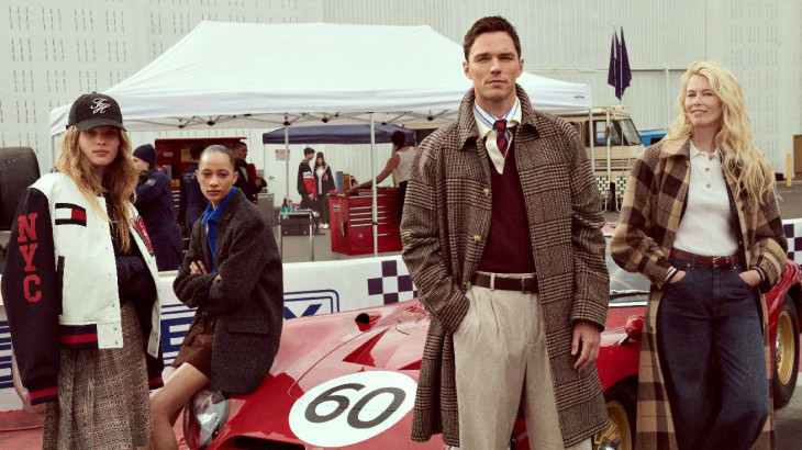 Η TOMMY HILFIGER ΦΕΡΝΕΙ ΤΟ PREP ΣΤΟ ΣΤΙΛΙΣΤΙΚΟ CIRCUIT ΓΙΑ ΤΟ ΦΘΙΝΟΠΩΡΟ 2025 ΚΑΙ ΑΝΟΙΓΕΙ ΕΠΙΣΗΜΑ ΤΙΣ ΠΟΡΤΕΣ ΤΟΥ ΣΤΟ “THE HILFIGER RACING CLUB