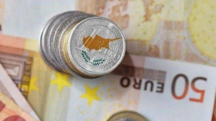 Τέλη του 2026 η υποχώρηση του χρέους στο 50% - Τι διευκρινίζει το ΥΠΟΙΚ