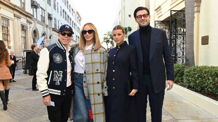 Η SOFIA RICHIE GRAINGE ΣΥΝΟΔΕΎΣΕ ΤΟΝ TOMMY ΚΑΙ ΤΗ DEE HILFIGER ΣΤΟ ΦΕΤΙΝΌ VOGUE WORLD: HOLLYWOOD 2025