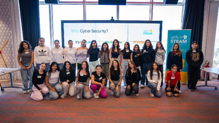 Girls in STEAM Academy: Το εκπαιδευτικό πρόγραμμα BridgeSTEAM κάνει στάση στη Λάρνακα!
