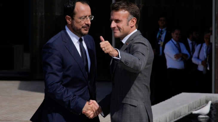 Στο Παρίσι για συμφωνία στρατηγικής εταιρικής σχέσης με Γαλλία ο ΠτΔ