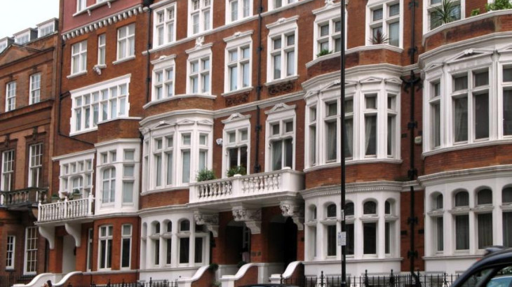 Τη χειρότερη χρονιά από την πανδημία κατέγραψε η αγορά πολυτελών ακινήτων του Λονδίνου