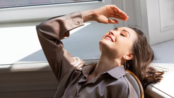 Το φως της ημέρας «ακονίζει» το μυαλό – Διώχνει τη νύστα και βελτιώνει προσοχή και αντανακλαστικά