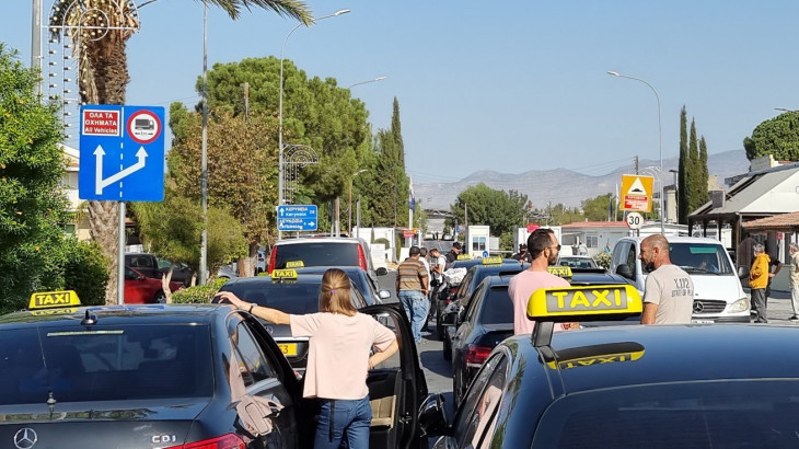 Ανέβασαν χειρόφρενο οι οδηγοί ταξί - 24ωρη στάση εργασίας