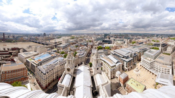 Λονδίνο: Η νέα «χρυσή» αγορά ακινήτων κρύβεται… πάνω από τις στέγες