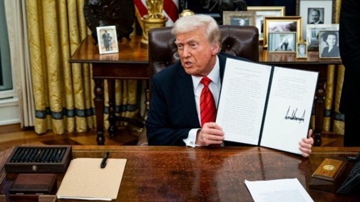 Τραμπ: Σε ισχύ οι παγκόσμιοι δασμοί 10% – Σχέδιο για αύξηση στο 15%