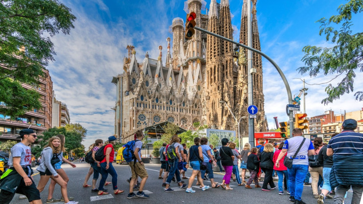 Ισπανία: Η Βαρκελώνη διπλασιάζει τον τουριστικό φόρο για να στηρίξει τη στέγαση