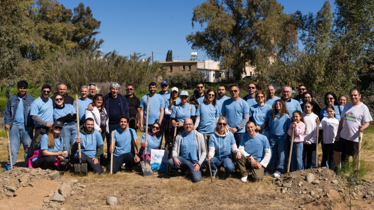 Από τη δέσμευση στην πράξη: Η Photos Photiades Breweries υλοποιεί την υπόσχεση του προγράμματος «Επιλογή» με δεντροφύτευση στη Νήσου