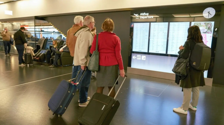 Guardian: Πολύωρες καθυστερήσεις στα αεροδρόμια με το νέο σύστημα εισόδου/εξόδου της ΕΕ