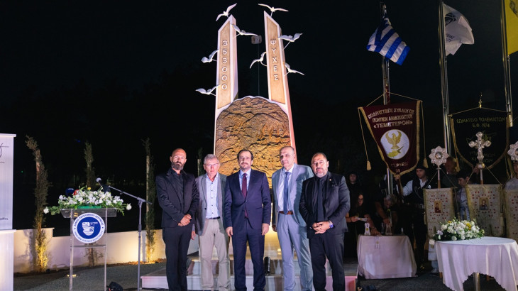 Πραγματοποιήθηκαν στο Παραλίμνι τα αποκαλυπτήρια του μνημείου αφιερωμένου στη γενοκτονία των Ελλήνων του Πόντου