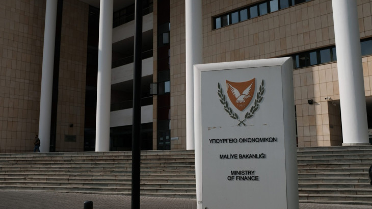 Δημοσιονομική πειθαρχία και φρένο στη διόγκωση του κρατικού μισθολογίου φέρνει ο Προϋπολογισμός 2027