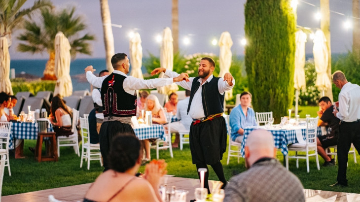 Οι βραδιές Cyprus Night δίνουν κυπριακό ρυθμό στις Τετάρτες του Columbia Beach Resort
