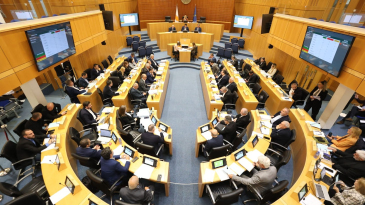 Με επτά μήνες καθυστέρηση στη Βουλή το πακέτο για το νέο τραπεζικό πλαίσιο – Σε διαδικασία επί παραβάσει η Κύπρος