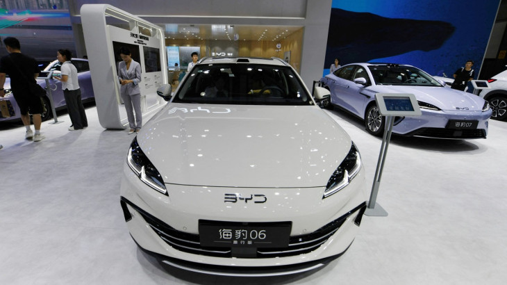 BYD: Μπορεί να εκθρονίσει την Toyota ακόμη και χωρίς την αγορά των ΗΠΑ