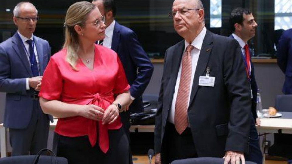 Κεραυνός: Ναι σε περισσότερες αμυντικές δαπάνες, αλλά μόνο με φιλικές χώρες