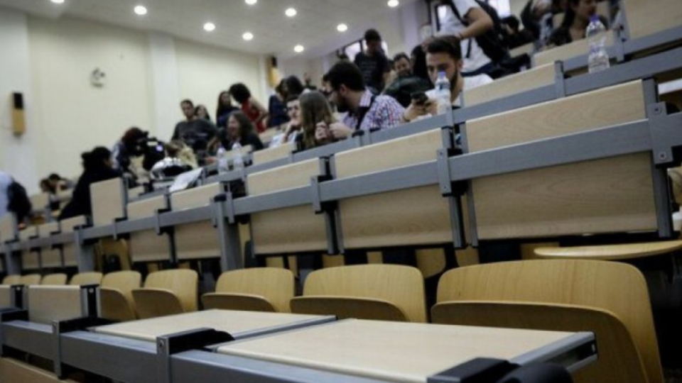 Μετ’ εμποδίων το πράσινο φως για τα ξενόγλωσσα προγράμματα στα δημόσια πανεπιστήμια