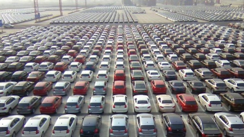 Reuters: Η Ινδία μειώνει τους δασμούς στα ευρωπαϊκά αυτοκίνητα στο 40% από το 110%