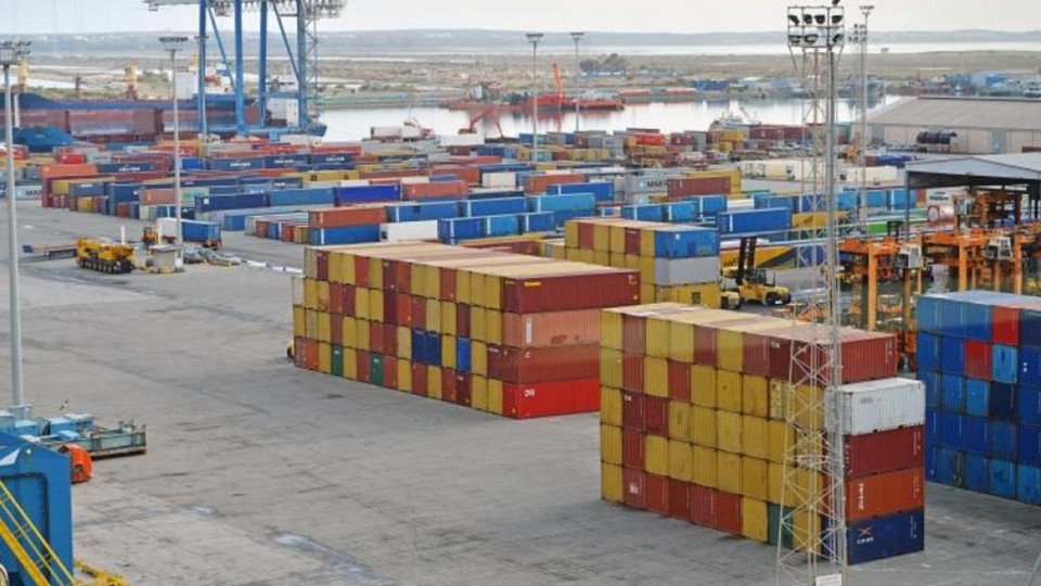 Μείωση εισαγωγών και ισχυρή άνοδος εξαγωγών τον Δεκέμβριο 2025