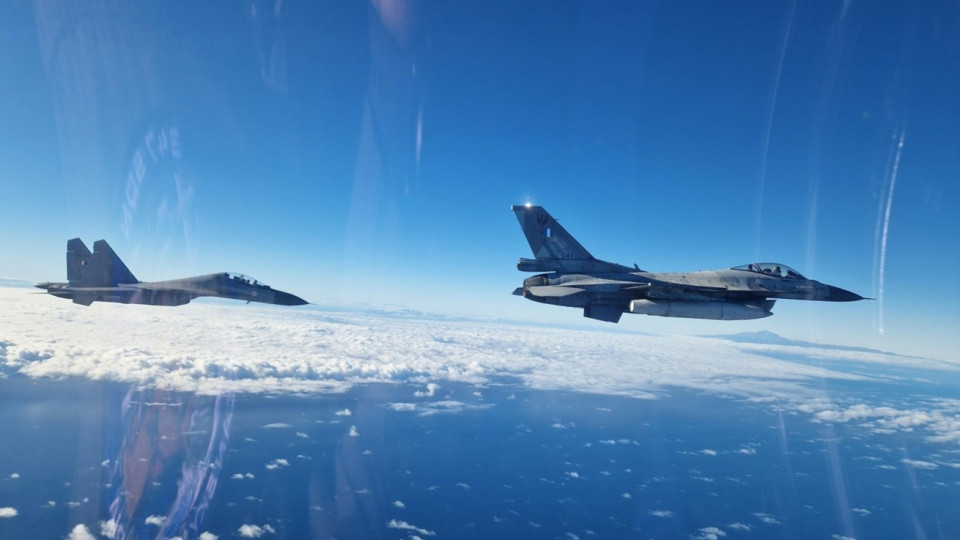 Τα ελληνικά F-16 αναχαίτισαν drone από τον Λίβανο λίγο πριν μπει στην Κύπρο – Eπέστρεψε πτήση της Aegean στην Αθήνα