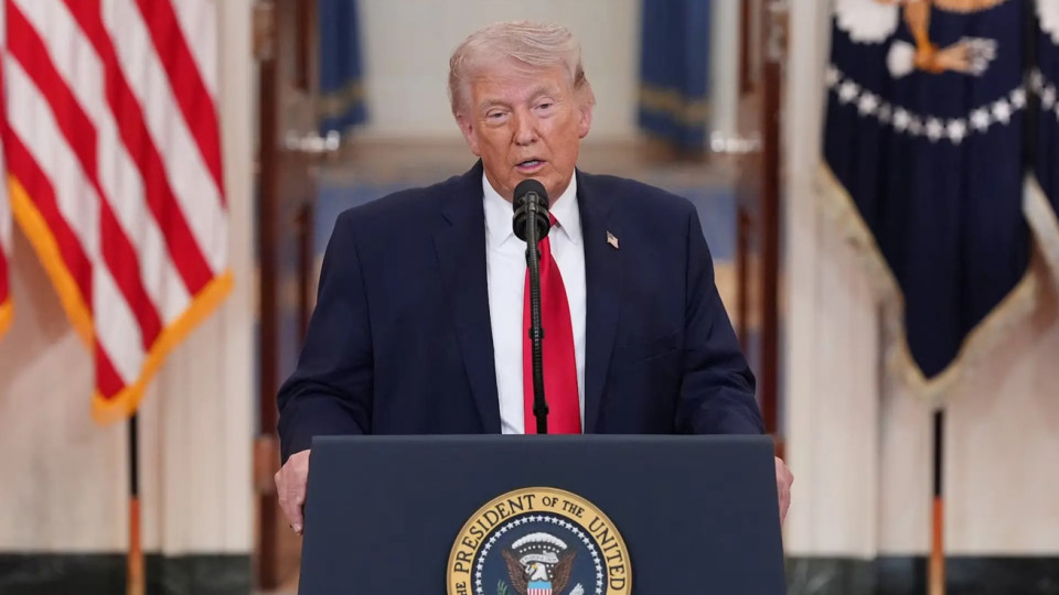 Πτώση μετοχών, άλμα πετρελαίου και πίεση στα ομόλογα μετά το διάγγελμα Τραμπ