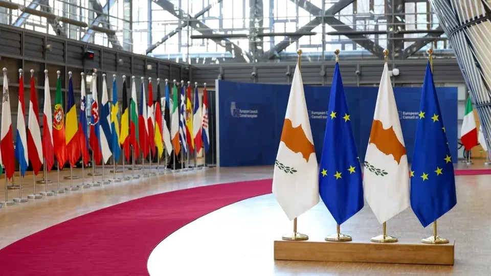 Politico: Πέντε κρίσιμα μέτωπα στη Σύνοδο Κορυφής της ΕΕ στην Αγία Νάπα